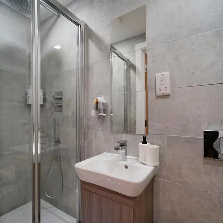 Apartment Modern 2 Bed With Juliet Balcony - Dhb *