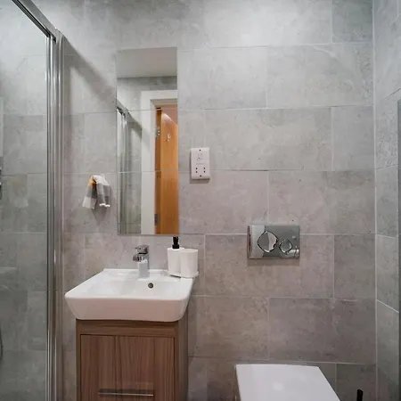 Apartment Modern 2 Bed With Juliet Balcony - Dhb