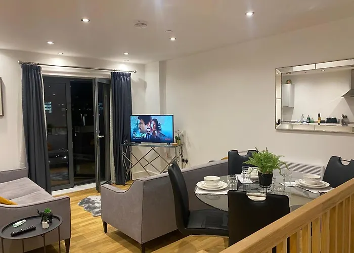 Modern 2 Bed With Juliet Balcony - Dhb