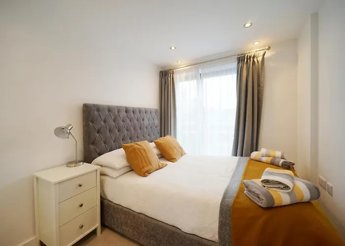 Modern 2 Bed With Juliet Balcony - Dhb