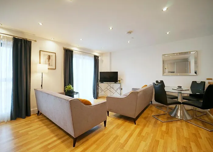 Modern 2 Bed With Juliet Balcony - Dhb Leeds (West Yorkshire)