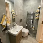 Modern 2 Bed With Juliet Balcony - Dhb ليدز