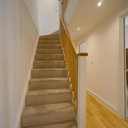 Modern 2 Bed With Juliet Balcony - Dhb リーズ