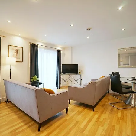 Modern 2 Bed With Juliet Balcony - Dhb 利兹