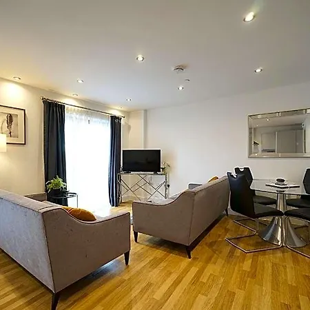 Modern 2 Bed With Juliet Balcony - Dhb Apartman *
