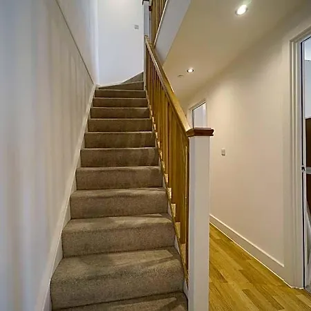 Modern 2 Bed With Juliet Balcony - Dhb *