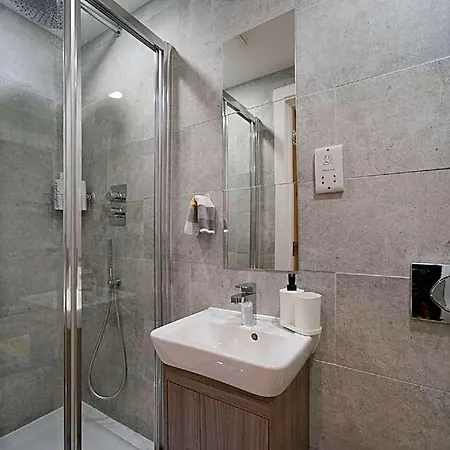 Apartman Modern 2 Bed With Juliet Balcony - Dhb