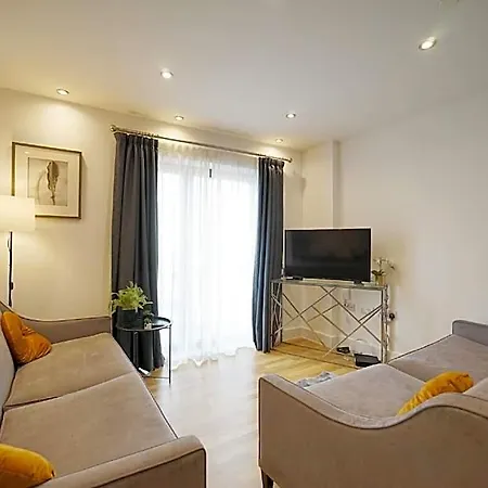 Modern 2 Bed With Juliet Balcony - Dhb Leeds