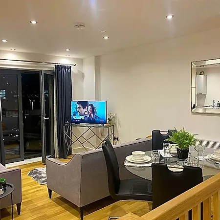Modern 2 Bed With Juliet Balcony - Dhb