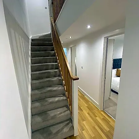 Modern 2 Bed With Juliet Balcony - Dhb