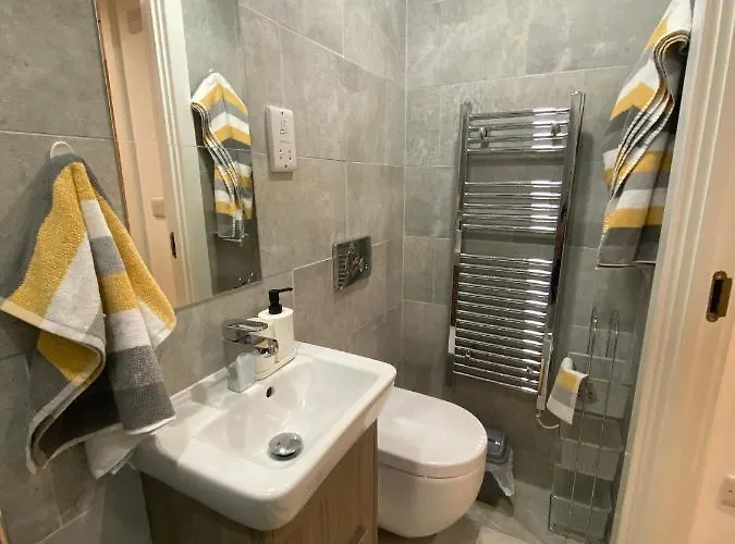 Modern 2 Bed With Juliet Balcony - Dhb リーズ