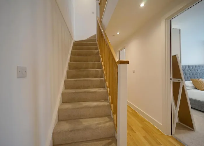 Modern 2 Bed With Juliet Balcony - Dhb 利兹