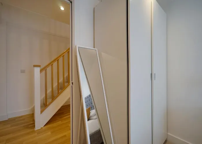 Modern 2 Bed With Juliet Balcony - Dhb *