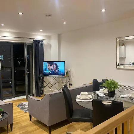 Modern 2 Bed With Juliet Balcony - Dhb